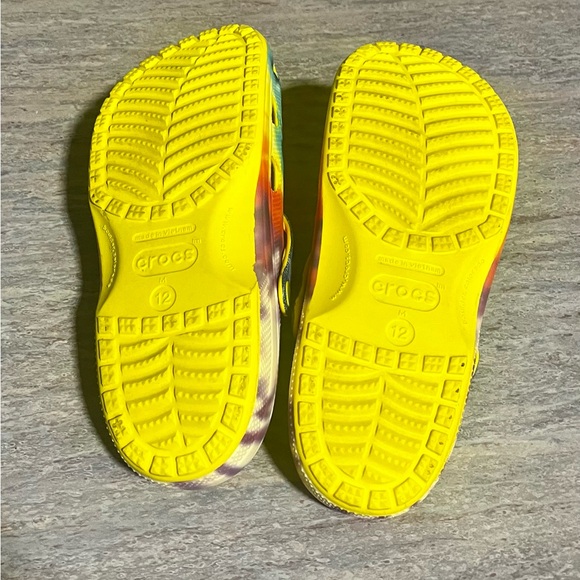 CROCS Half-Baked Classic Tie-Dye Yellow Men’s Slip-On Clog Sandals with Charms main image 7